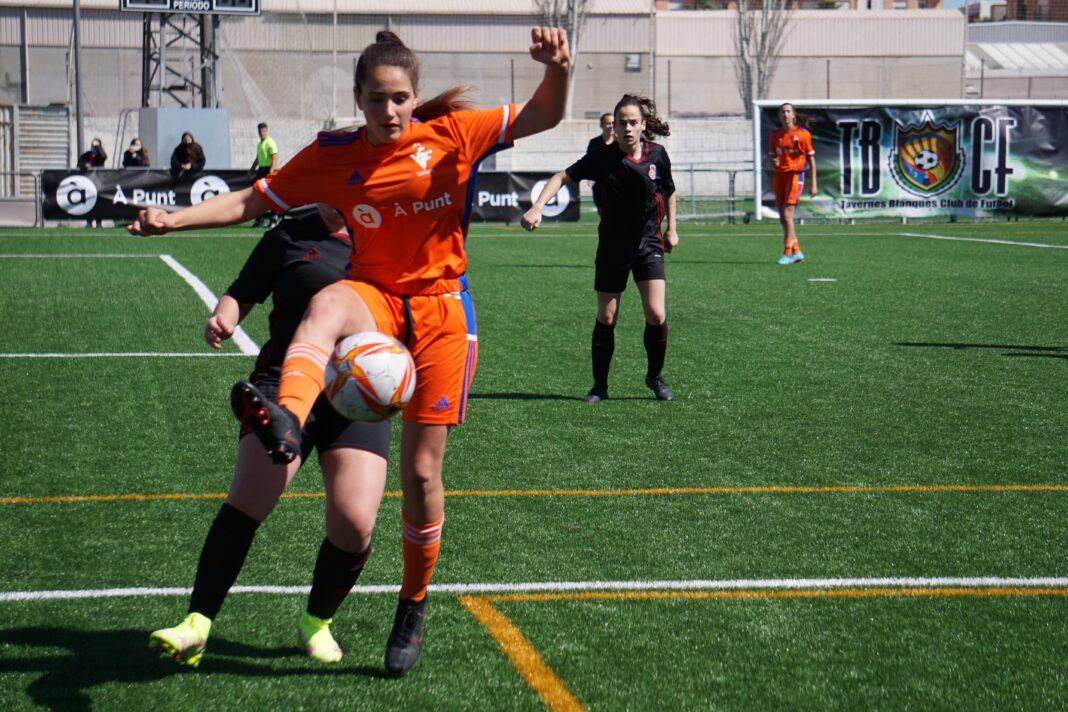 DSC04785 (2) ¿Qué jugadoras pueden jugar en cada categoría del fútbol base Valenta?