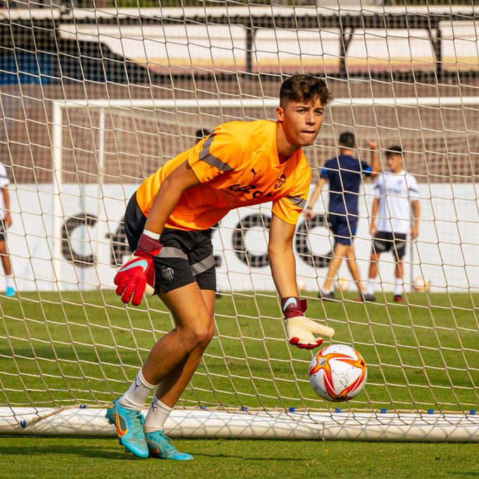Vicent Abril, del Valencia CF, convocado de nuevo con España sub18