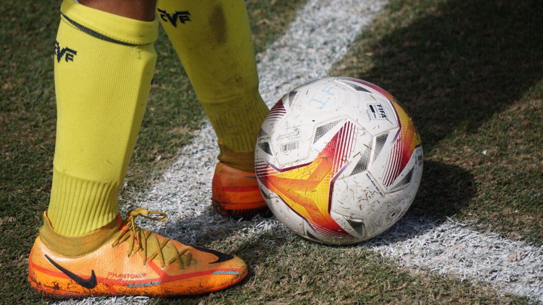 Villarreal_Neutrota regula el tipus de bota a usar pels seus jugadors La Cantera Grogueta regula el tipo de bota a usar por sus jugadores