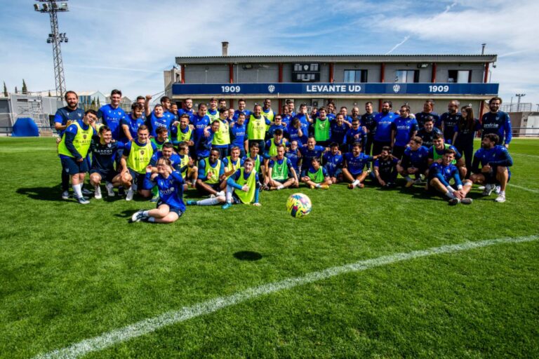 Levante UD y su equipo EDI comparten entrenamiento en el Día Mundial del Síndrome  de Down