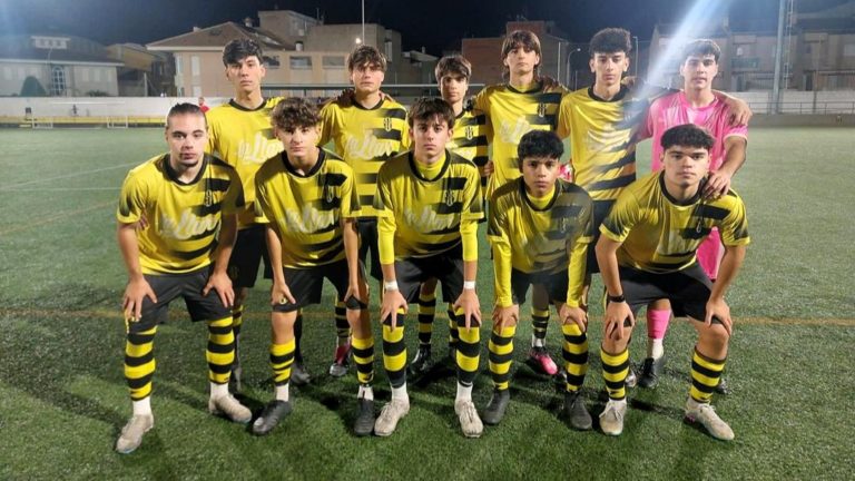 Real de Gandia CF lidera el grupo 6 de Primera Juvenil con 4 equipos en cabeza