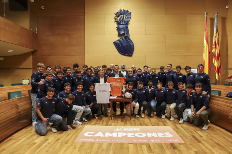 La Selecció de Rugby sub18, campeona de España, visita la Diputació de València