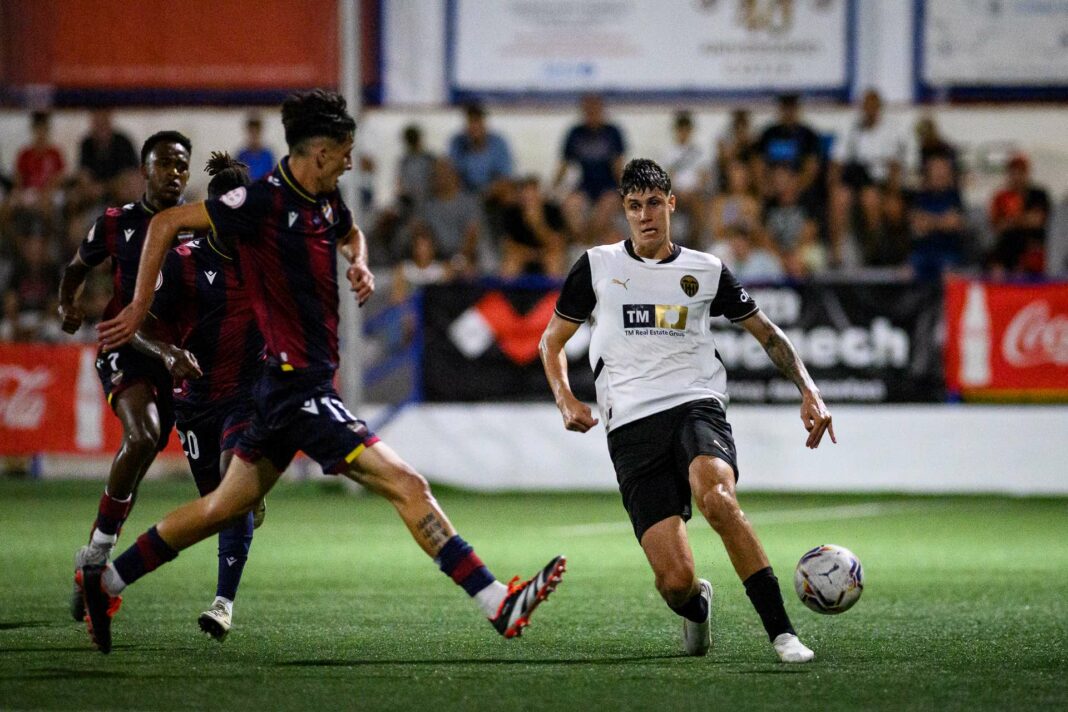 València Llevantlència CF en el derby davant el Levante UD en el COTIF Victoria del Valencia CF en el derby ante el Levante UD en el COTIF