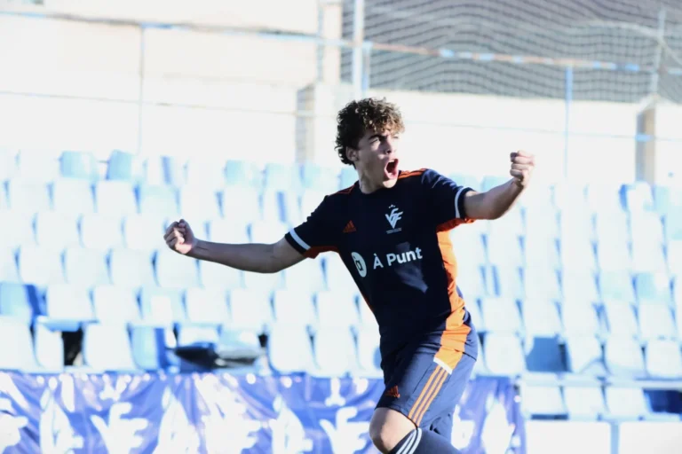 La épica y un gol en los primeros minutos dan la primera victoria a la Selecció 14 en el Campeonato de España 2025