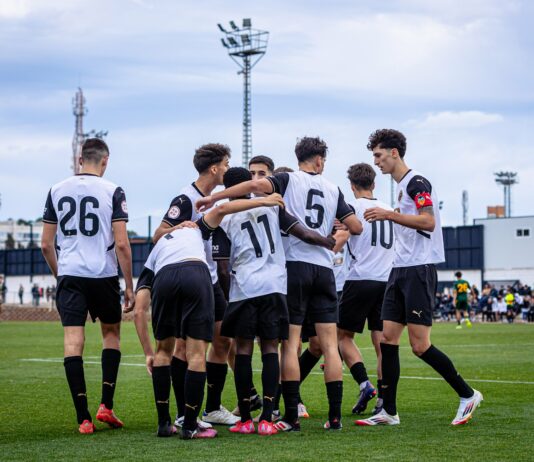 7-4 en la División de Honor Juvenil