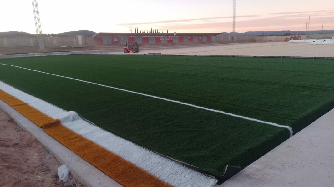 WhatsApp imatgesas gespa araficial (1) Campo del CD Casas césped artificial