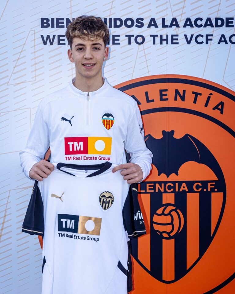 Hugo Romero renueva con el Valencia CF