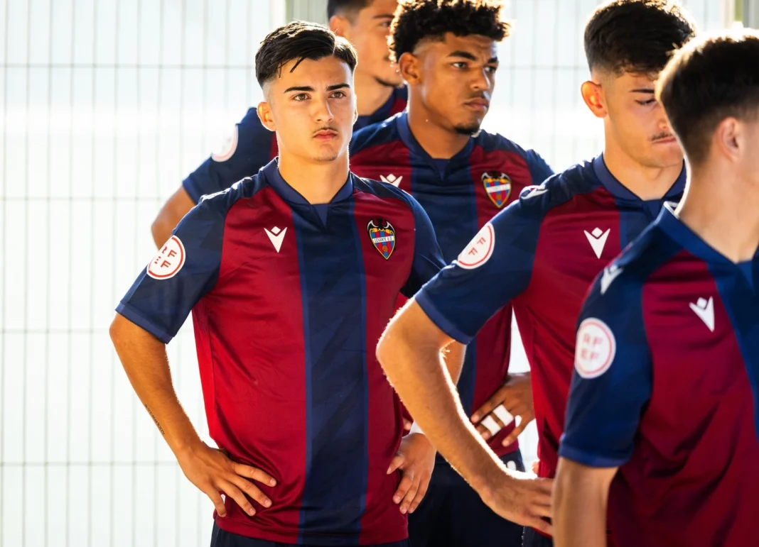 Paco Cortés convocat amb Espanya sub18 Paco Cortés convocado con España sub18