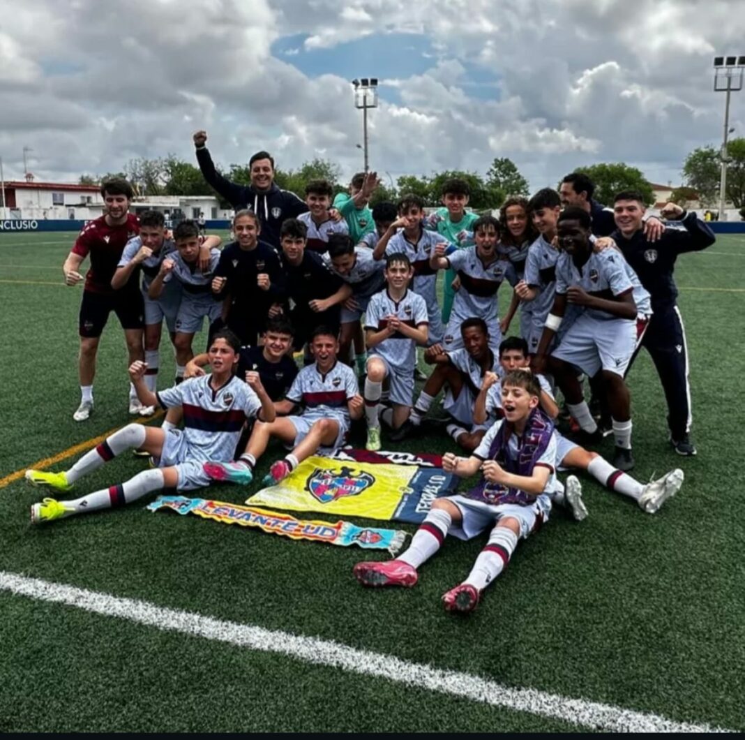 Levante UD B Campeón Preferente Infantil