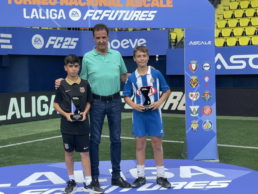 aume Casanovas (FC Barcelona) y Gorka Cantín (RCD Espanyol)