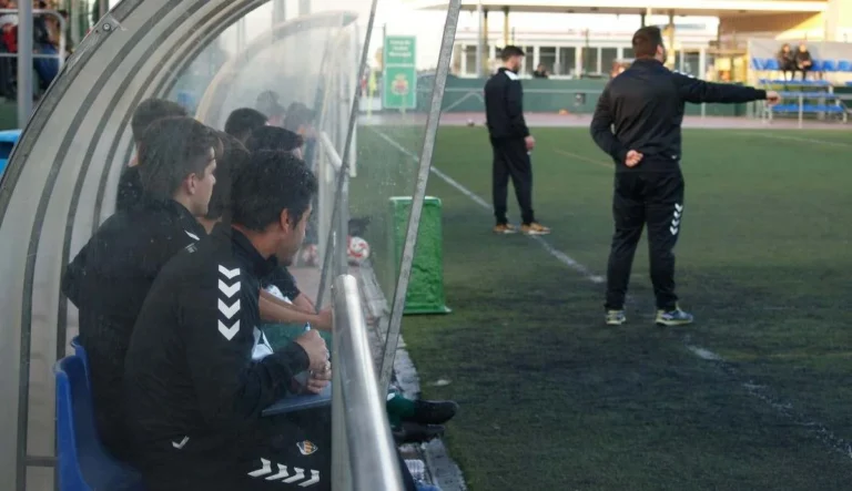 La FFCV «endurecerá» la sanción por ausencia del entrenador