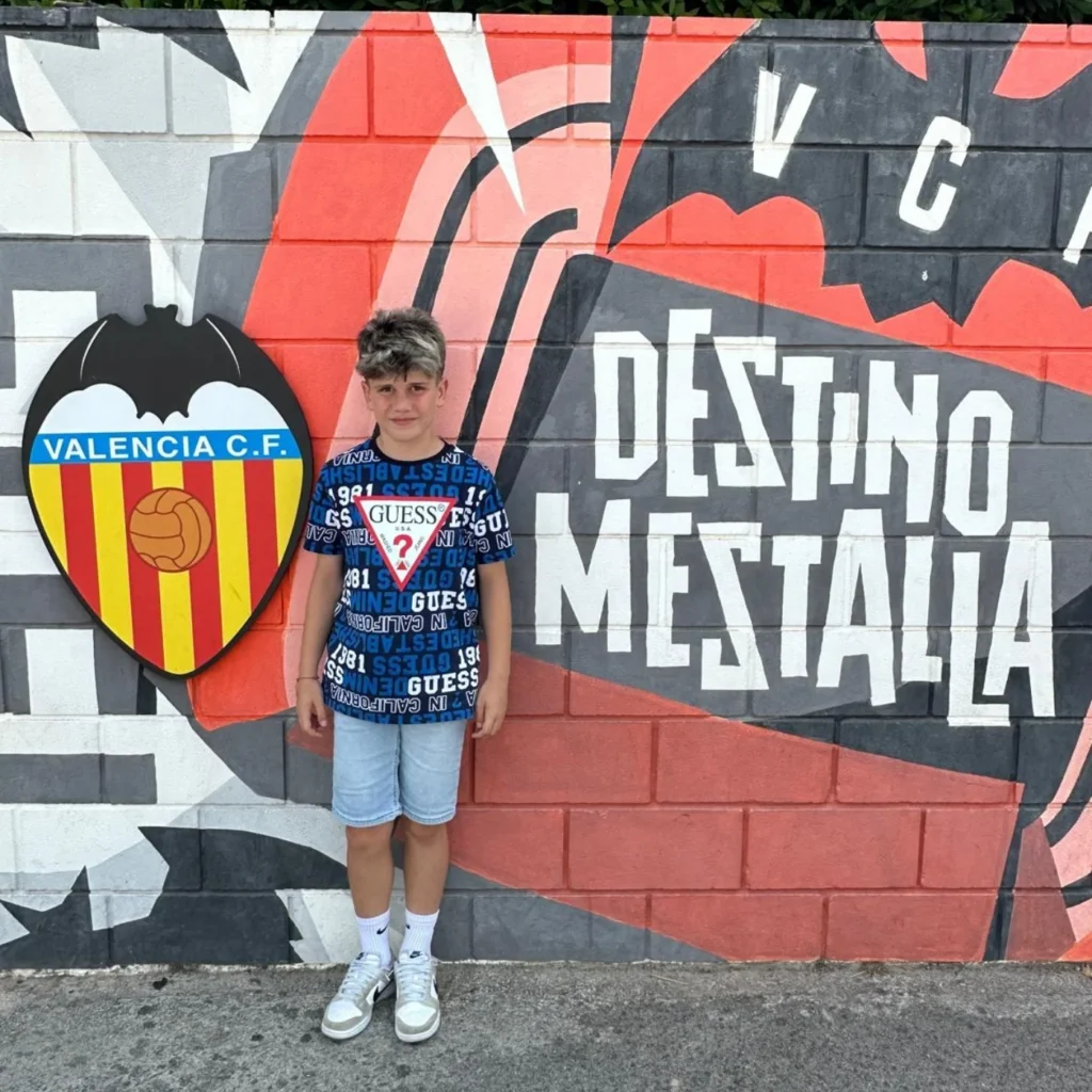 res jugadores del Kelme CF jugarán en los equipos de la Academia VCF la próxima temporada