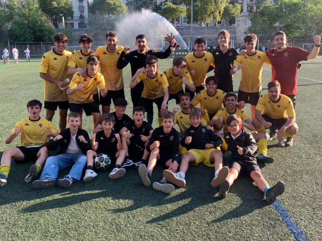 CD Serranos rubricarà la seva gran temporada amb un quart ascens CD Serranos rubrica su temporadón con un cuarto ascenso