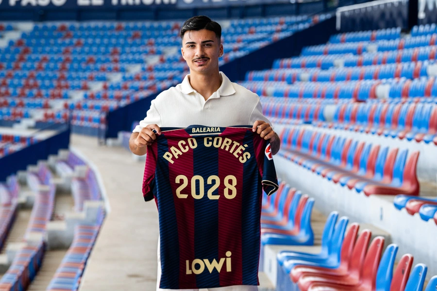 Paco Cort&eacute;s ampl&iacute;a su vinculaci&oacute;n con el Levante UD