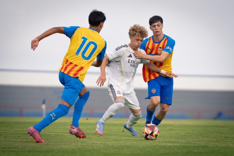 Valencia CF, campeón en el Trofeo Bonita CantePro al vencer al Real Madrid