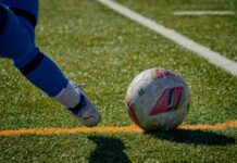 Hay que cambiar la Segona en Infantil y Cadete Persona a punto de lanzar un córne