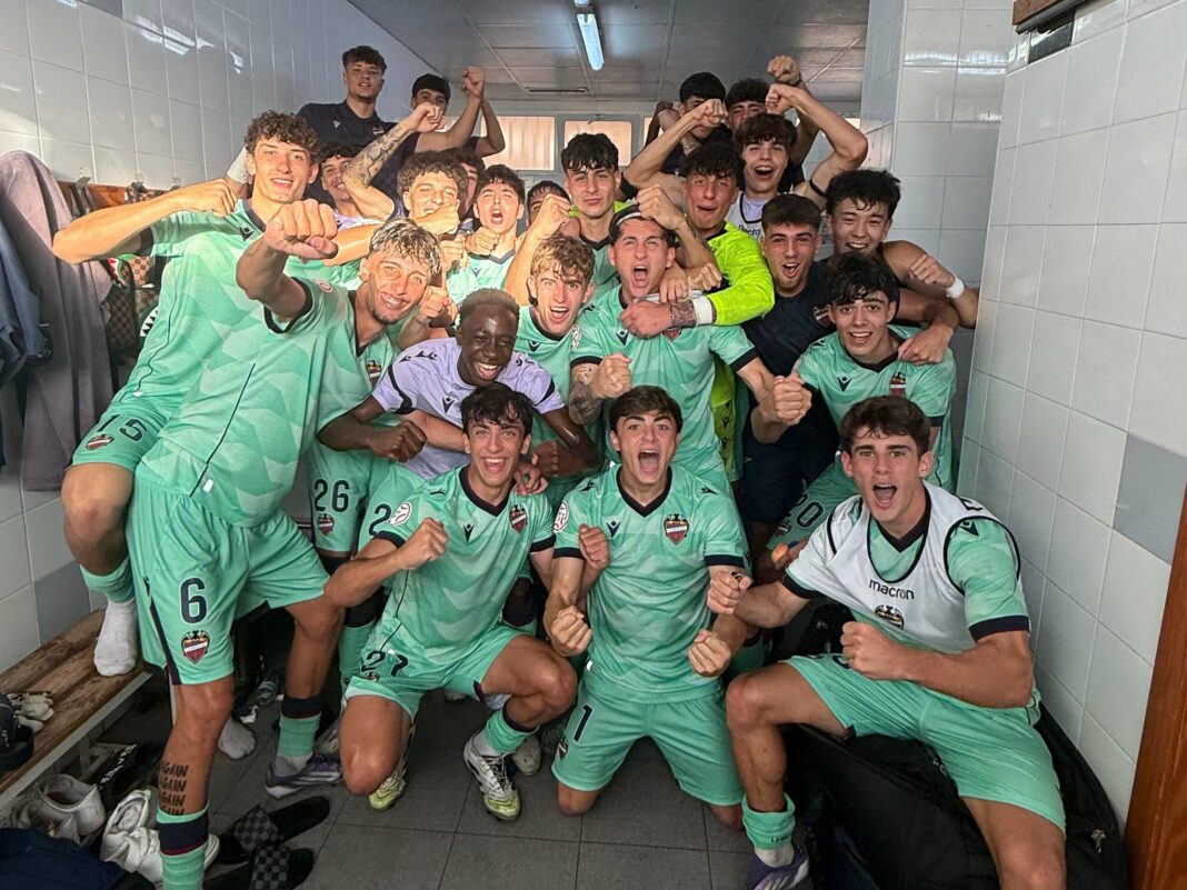 Levante UD JUvenilels favorits en la segona jornada de Divisió d'Honor Partido entre dos de los favoritos en la segunda jornada de División de Honor