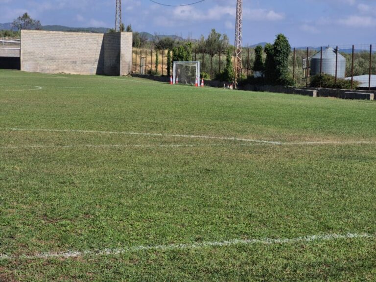 El «calvario» del césped natural en Caudiel
