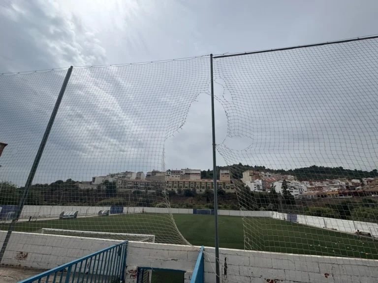 El Ayuntamiento de La Vall d’Uixó dice que este mes sale a licitación el cambio de césped en La Moleta