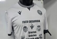 FBCD Catarroja homenajea a todos los clubes que les ayudaron a sobrevivir tras la dana FBCD Catarroja camiseta conmemorativa
