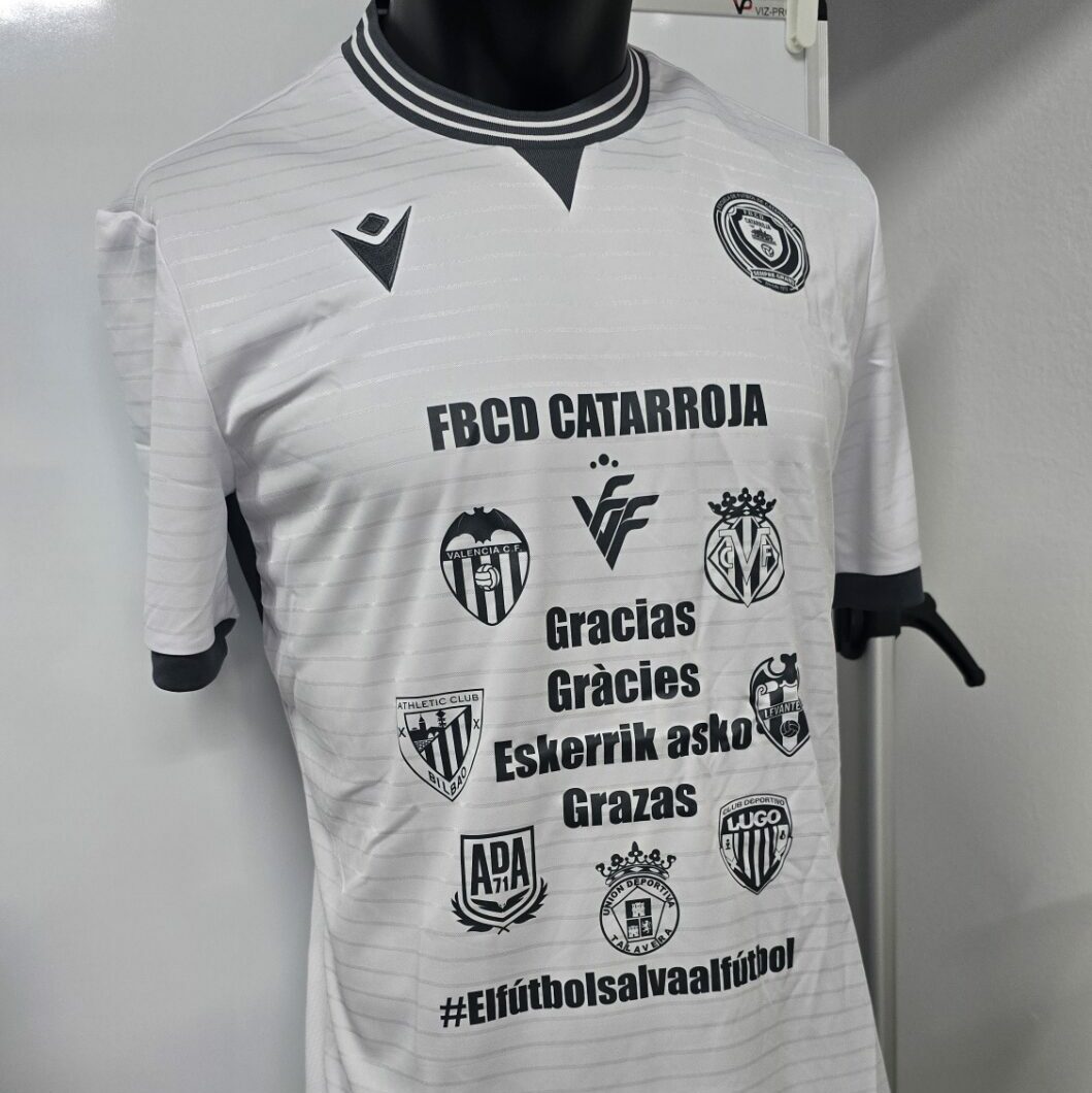 20251029_185038 FBCD Catarroja camiseta conmemorativa