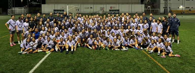 El Levante UD entrena con los equipos de la Cantera Granota y Fundación