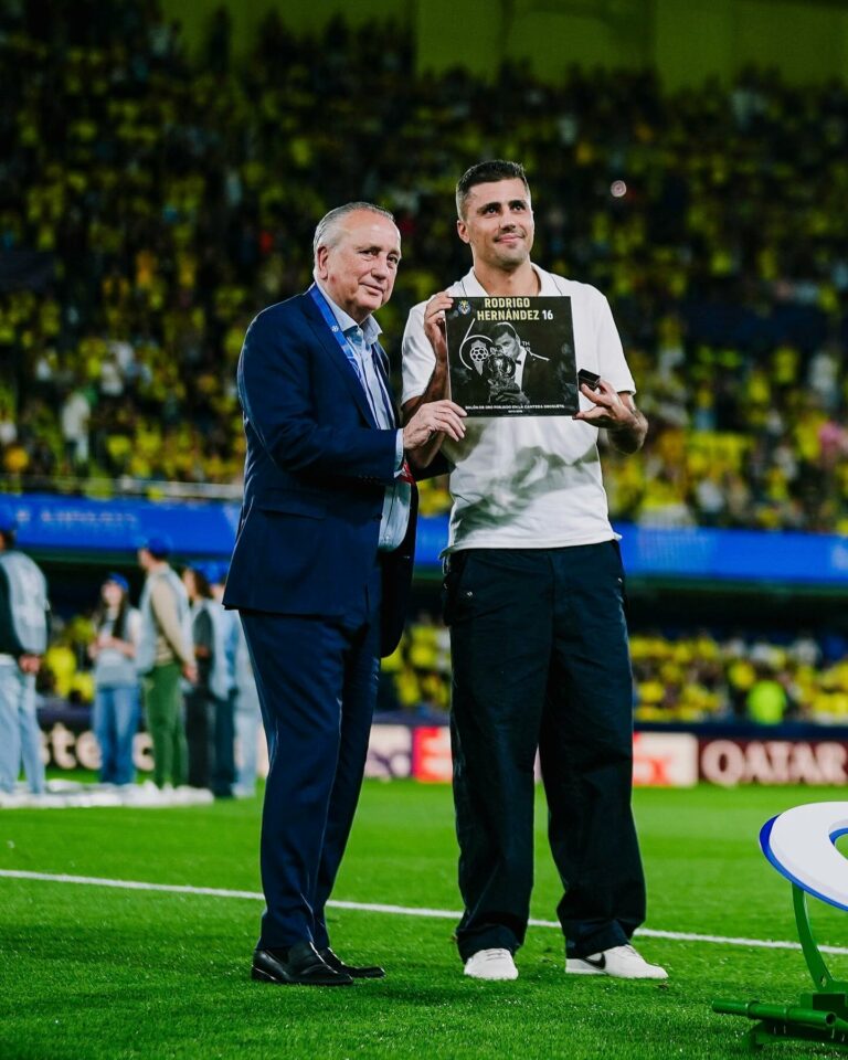 El Villarreal CF homenjea a Rodri Hernández, Balón de Oro formado en la Cantera Grogueta