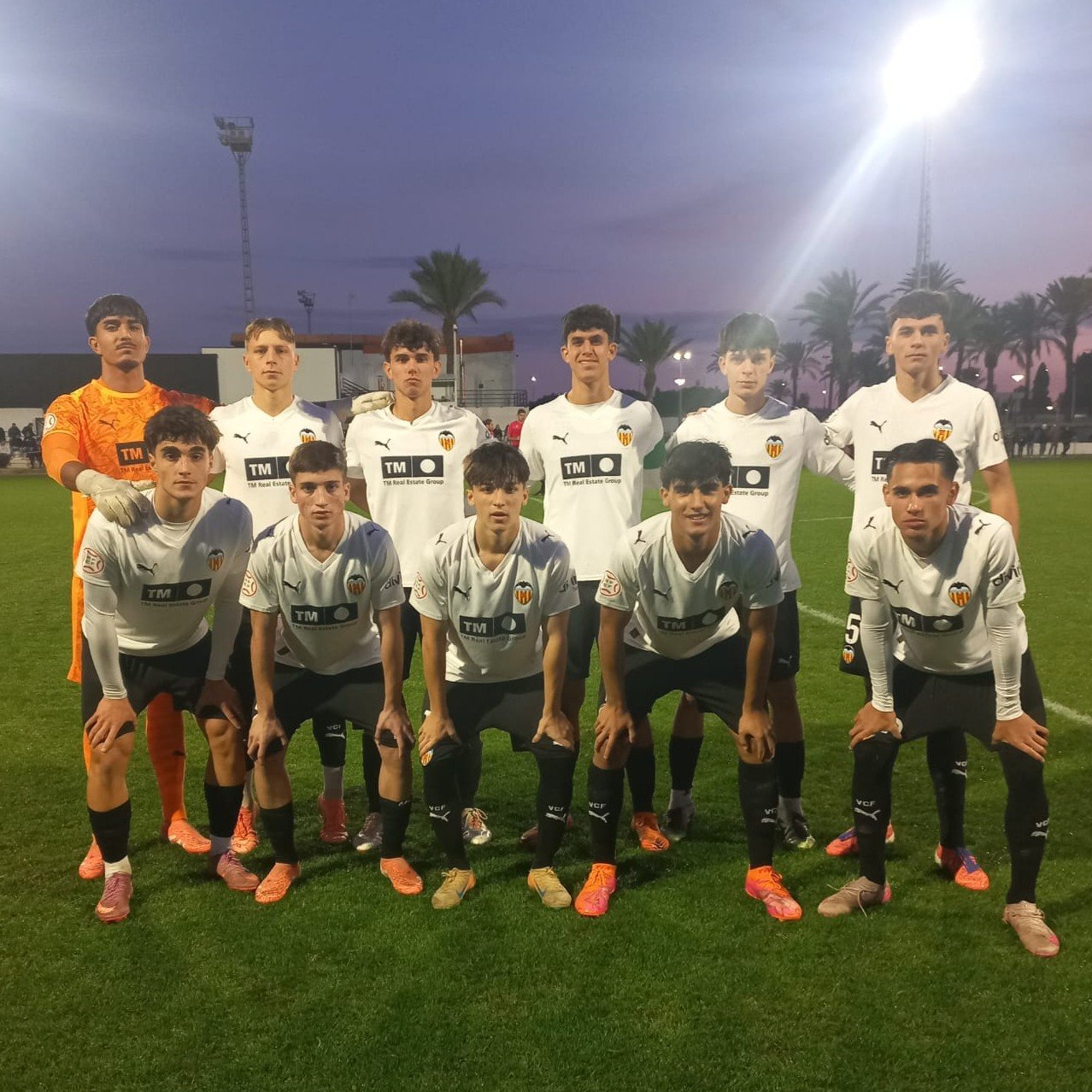 Valencia CF, más líder en División de Honor al vencer in extremis a ...