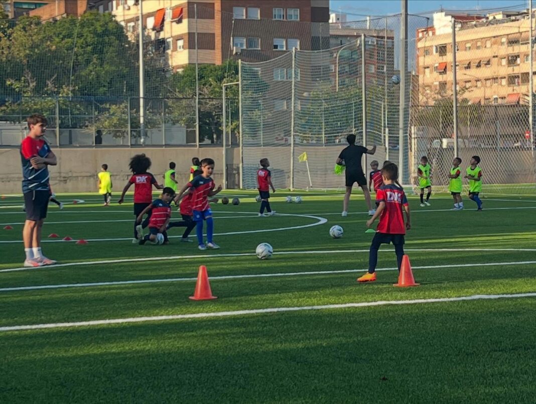 historicsvlc_1760477223_3743476729185572674_6972058448 El Ajuntament de València invierte 215.000 euros en la renovación del campo de Marxalenes