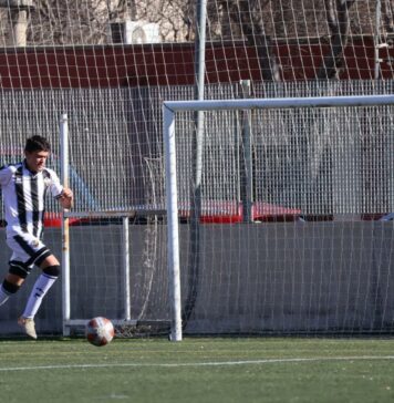 Póker de goles de Fajardo para dar la victoria a su equipo