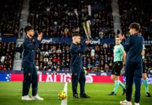 Tres campeones de España granotes hicieron el saque de honor en el Ciutat de València Tres campeones de España granotes hicieron el saque de honor en el Ciutat de València