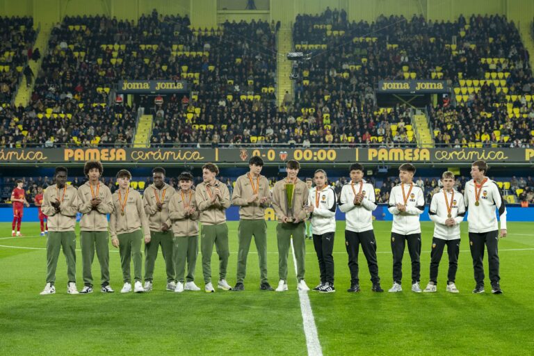 Homenaje en el Estadio de la Cerámica a los Campeones de España con la Selecció sub14
