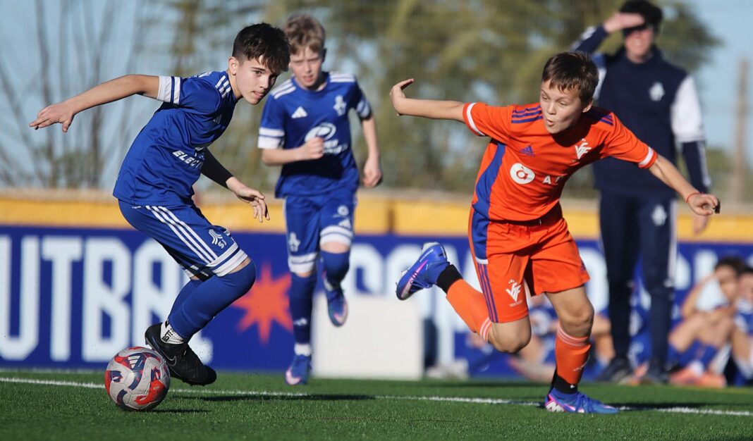 Amistoso de la Selecció Valenciana masculina sub12 de fútbol ante el Valencia CF infantil