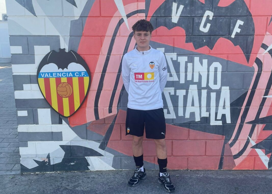 Guille_Renovacion_2 Guille Marco renueva su vinculación con el Valencia CF