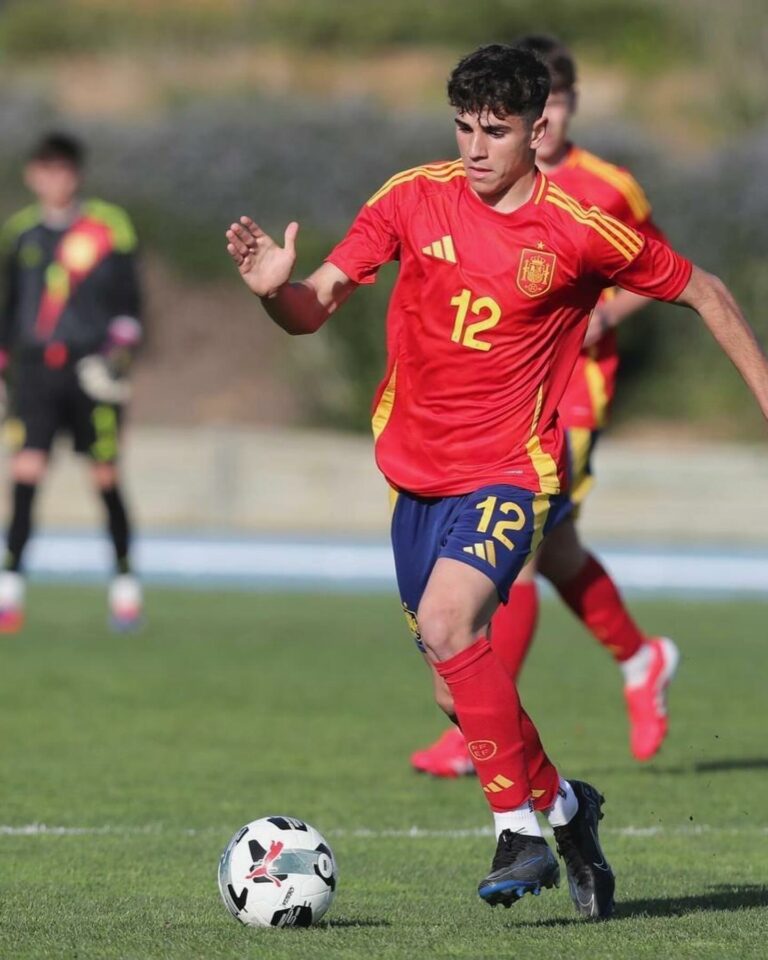 Nacho Pérez (Levante UD) destaca con España sub18 con una jugada maradoniana