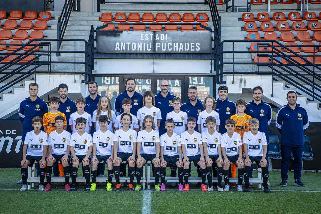 FOTO PLANTILLA F8 ALEVIN Aitari a Autonòmica Aleví mancant una jornada per iniciar la Fase Or Valencia CF, líder en solitario en Autonòmica Aleví a falta de una jornada para iniciar la Fase Oro