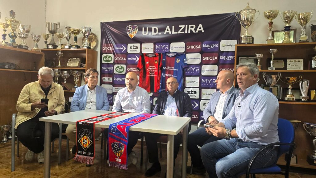 UD Alzira y Ciutat d'Alzira FB se unen en busca de la definitiva fusi&oacute;n