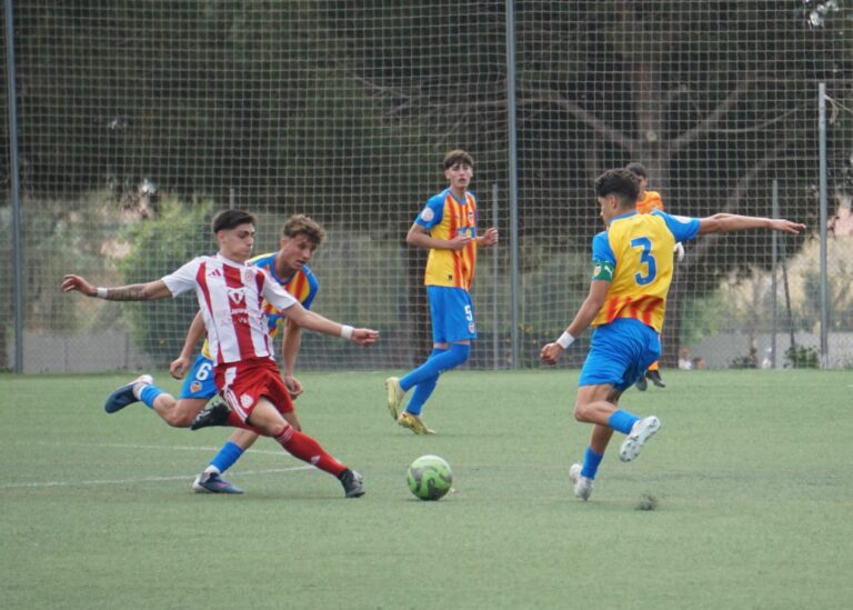 El Juvenil del At Moncadense celebra la permanencia en Liga Nacional en su estreno histórico