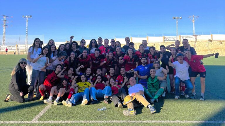 Campeonas y de Autonómica: el CDEB Ontinyent firma una temporada histórica