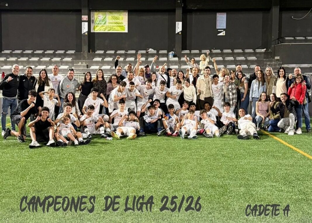 cdbunyol_Campeón_celebracion El CD Buñol Cadete A, campeón invicto del Grupo 5 y ascenso a Preferente