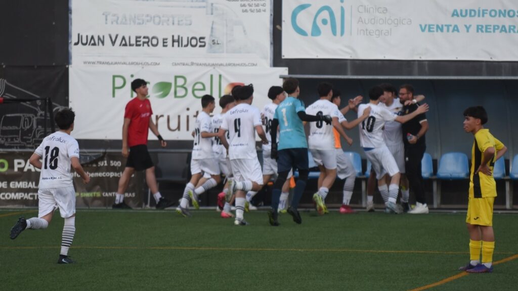 El CD Buñol Cadete A, campeón invicto del Grupo 5 y ascenso a Preferente