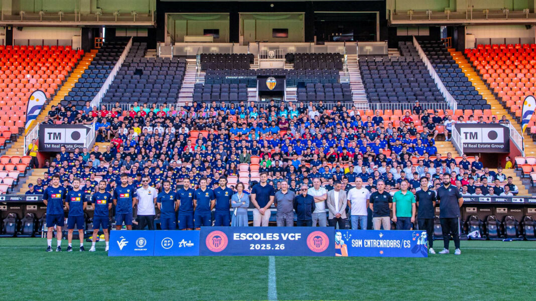 Entrenadores, metodología e IA en el 9º Clínic de les Escoles VCF en Mestalla