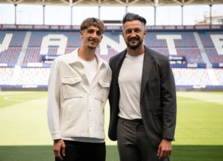 Manel Usedo renova amb el Levante UD abans del play-off d'ascens Manel Usedo renovación