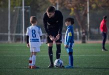 La realidad de los árbitros en el fútbol base de Valencia Valencia Base @ValenciaBasecom · 1 min Cómo hacerse árbitro de fútbol base en la Comunitat Valenciana